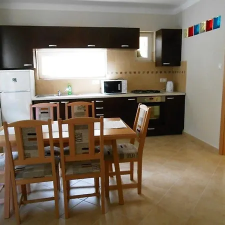Zrinyi Apartment *